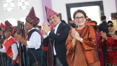 Hadiri Pesta Bona Taon, Effendi Simbolon: Berharap Samosir Jadi Destinasi Jutaan Wisatawan
