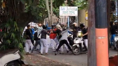 Dua Kelompok Pelajar di Semarang Terlibat Tawuran dengan Membawa Senjata Tajam