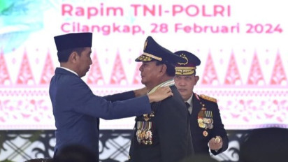 Komentar Menohok Rocky Gerung Singgung Pangkat Jenderal untuk Prabowo: Jokowi Lagi Menanam Saham