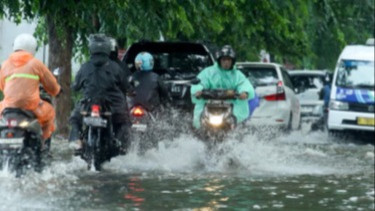 Hujan Awet di DKI Jakarta Merendam Sejumlah Jalan Ibu Kota 