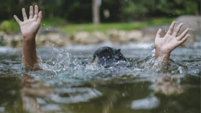 Breaking News: Dua Pemudik Kecemplung ke Laut