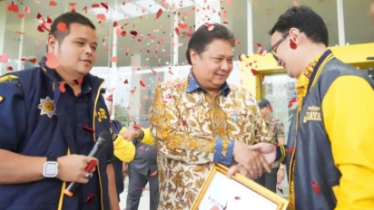 Sukses Golkar Terbang Tinggi di Pemilu 2024, Airlangga Langsung Dapat Penghargaan Ini