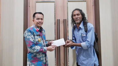 Pj Gubernur Sumsel Agus Fatoni Berikan Bantuan Penyandang Tuna Rungu