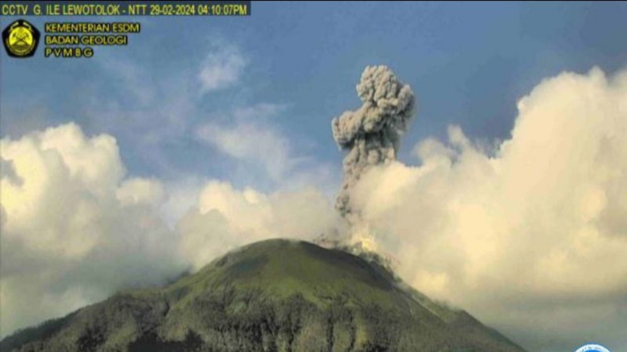 BPGMBGT Sebut Ada Ancaman Bahaya pada Dua Gunung Api di NTT, Semua Warga Harus Waspada
            - galeri foto