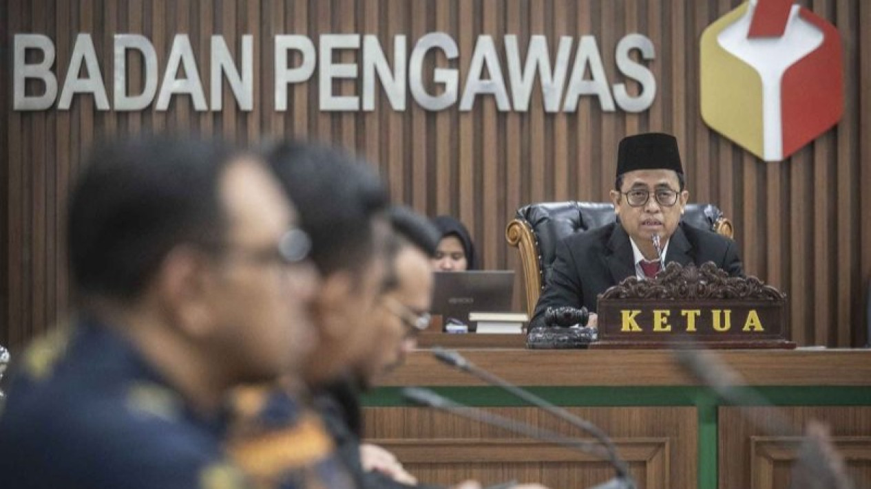 Sah, Majelis Bawaslu Resmi Ketuk Palu Zulhas Langgar Administrasi Pemilu
            - galeri foto