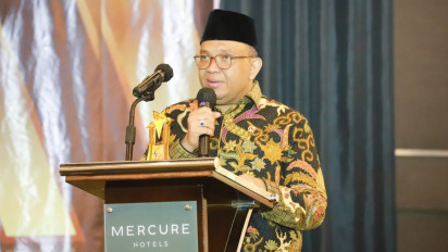 Wamenaker Afriansyah Noor Terima Anugerah Tokoh Minang Nasional Peduli Sumber Daya Manusia