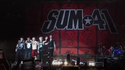 Umumkan Album Terakhir Sebelum Bubar di Konser Perpisahan, Sum 41: Maafkan Kami, Tapi Ini Sudah Saatnya...