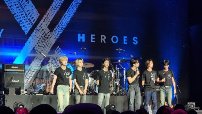 Dapat Kejutan dari Fans Indonesia, Xdinary Heroes Tak Kuasa Menahan Tangis