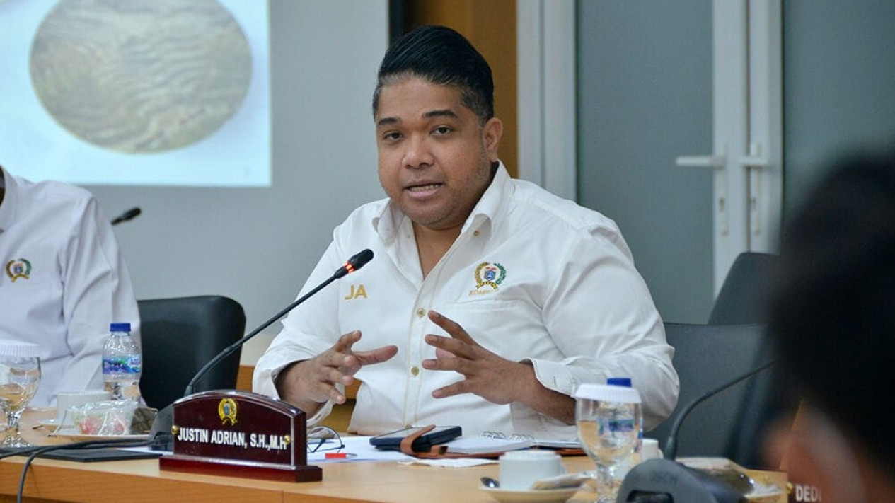 Dewan Persilakan Heru Ajukan Pembangunan Pompa Kali Angke, Janji Tak Persulit saat Pembahasan
            - galeri foto