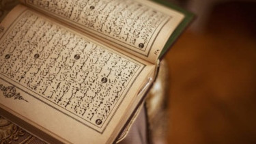 Ramadhan Adalah Bulan Diturunkan Al-Qurâan, Tafsir Surat Al Baqarah Ayat 185