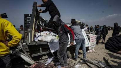 Biadab! Israel Mengebom truk Bantuan di Gaza Tengah, Sembilan Orang Tewas