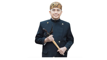 Pj Gubernur Agus Fatoni Terima Gelar Kehormatan Kanjeng Raden Tumenggung dari Keraton Surakarta