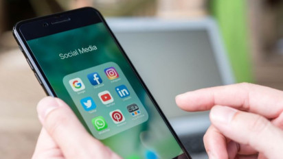 Contoh Teks Khutbah Jumat Desember 2025: Hikmah Belajar Ilmu Agama Islam di Media Sosial di Tengah Era Digital