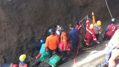 Jembatan di Salatiga Roboh Tergerus Banjir, 1 Orang Tewas dan 2 Terluka
