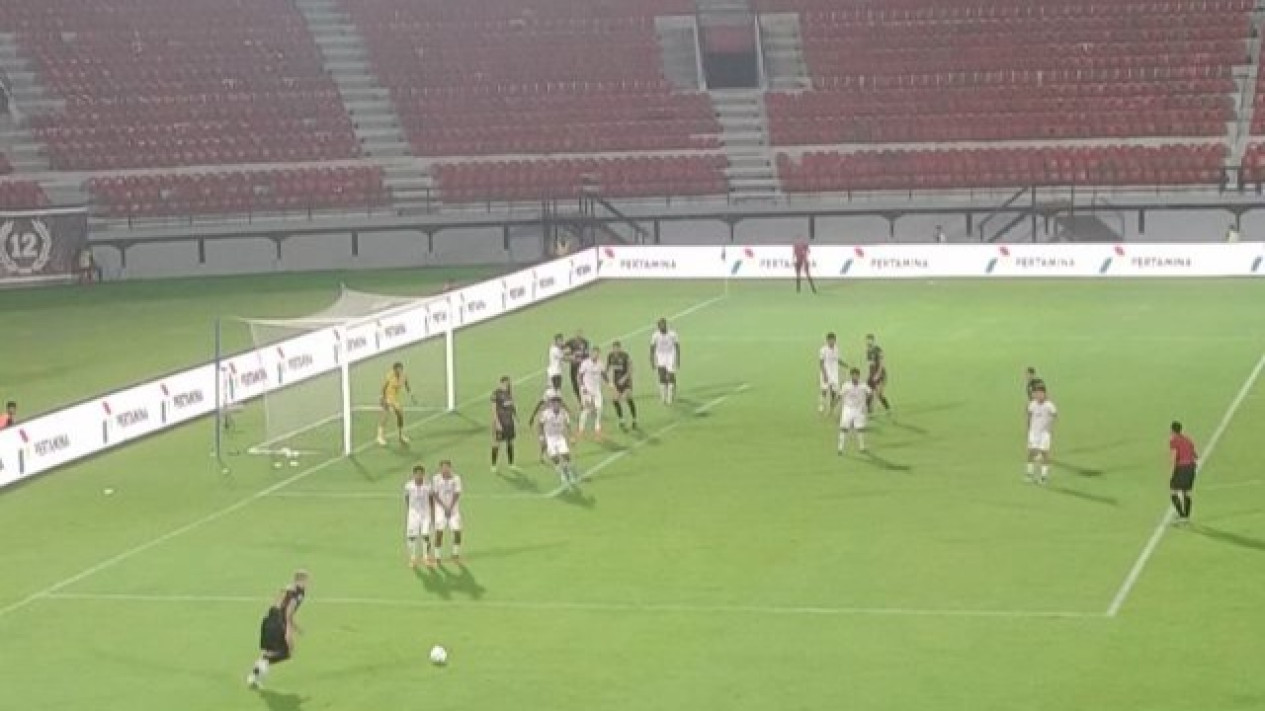 Hasil Liga 1: Arema FC Gagal Petik Poin Penuh Saat Menjamu Bhayangkara FC
            - galeri foto