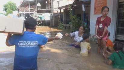 Hujan 4 Jam, Banjir Rendam Ratusan Rumah Warga di Jombang