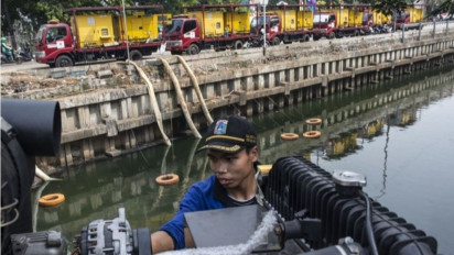 Hujan Deras Guyur Jakarta, Pintu Air Pasar Ikan Naik ke Siaga 2 Pagi Ini