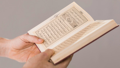 Bertasbihlah, Tafsir Surat As Saff Ayat 1