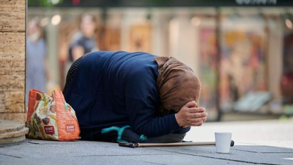 Allah Senantiasa Menolong HambaNya yang Senang Menolong Saudara Muslimnya, Hadits Bukhari