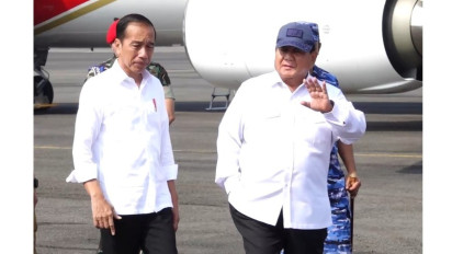 Menhan Prabowo Dampingi Presiden Jokowi Tinjau Pesawat Tempur TNI AU di Lanud Iswahjudi