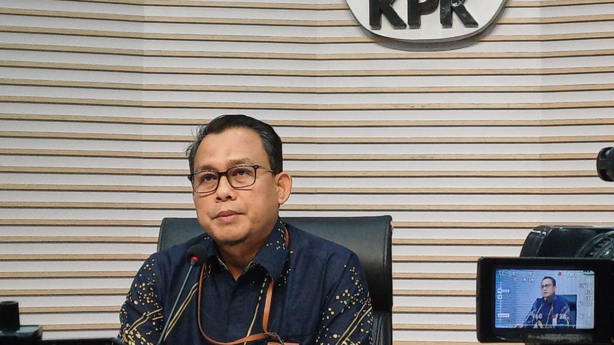 KPK Geledah  2 Kantor Terkait Kasus Korupsi Investasi Fiktif di PT Taspen
            - galeri foto
