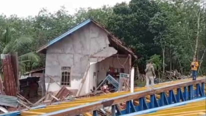 Tiga Rumah Warga Rusak Akibat Tragedi Ambruknya Girder dan Beton Girder Flyover Bantaian di Muaraenim 