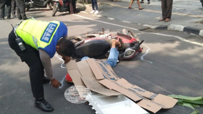 Pemotor di Semarang Meninggal Dunia Terlindas Truk Usai Jatuh saat Hindari Mobil Parkir