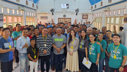 GBI Keluarga Allah Jakarta Serahkan Bantuan Alkitab ke Warga Binaan Lapas Salemba, Jhon Kei Beri Kesaksian