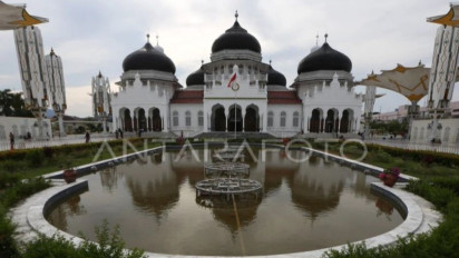 Kesegaran Air Bersih di Masjid Baiturrahman Banda Aceh Selama Ramadhan