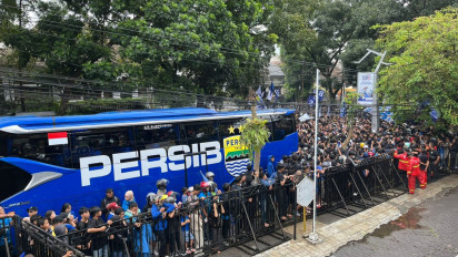 Gagal Dukung Lawan Persija, Ribuan Suporter Persib Lepas Keberangkatan Tim