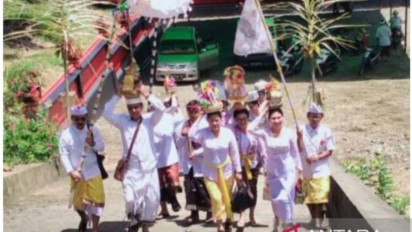 Sambut Nyepi, Umat Hindu di Sulawesi Utara Lakukan Upacara Melasti