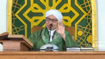 Jangan Panik Kalau sedang Shalat Tahajud Tiba-tiba Dengar Adzan Padahal Belum Subuh, Buya Yahya Bilang Suara itu Pertanda…