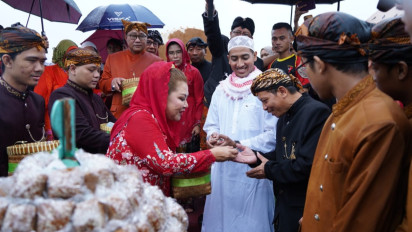 Dugderan Sambut Ramadhan di Semarang Berlangsung Khidmat Meski di Tengah Hujan Deras