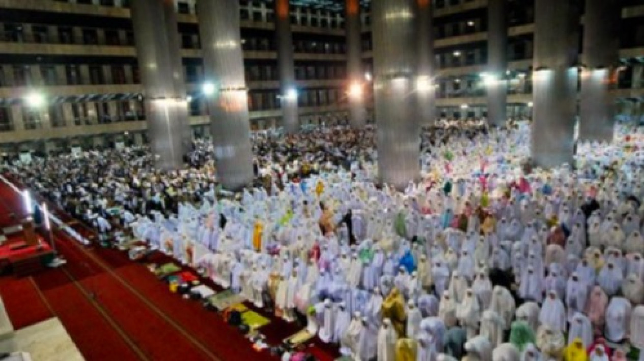 Shalat Tarawih 20 Atau 8? Simak Hukum Bilangannya Berikut Ini
            - galeri foto