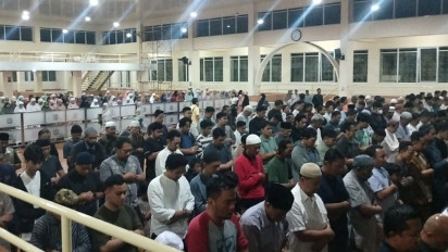 Begini Suasana Warga Muhammadiyah di Bandung Raya Gelar Salat Tarawih Pertama di Masjid Raya Mujahidin Minggu Malam