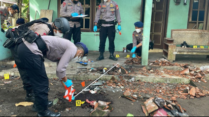 Tim Jibom Gegana Polda DIY Sterilisasi Lokasi Ledakan Petasan di Bantul