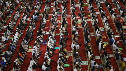 Semarak Salat Tarawih, Ribuan Jemaah Padati Masjid Istiqlal