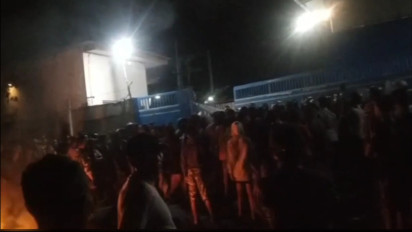 Ratusan Warga di Nganjuk Demo Tuntut Penutupan Pabrik Pengolahan Bulu Ayam, Ini Penyebabnya