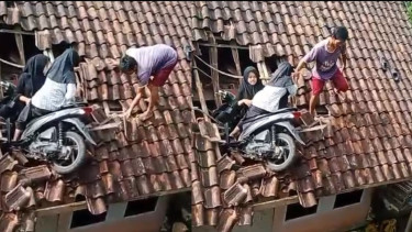 Hendak Ngabuburit, Motor Dua Siswi SD di Tasikmalaya Malah Terbang Nyangkut di Atap Rumah Warga