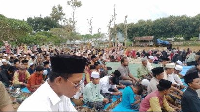 Lestarikan Tradisi, Ratusan Warga Gunung Kapur Sekapuk Gresik Lakukan Ziarah Kubro Ramadan 1445 H
