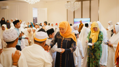 Amalan Paling Afdhol Dianjurkan Rasulullah SAW, Khofifah Ajak Masyarakat Perbanyak Sedekah di Bulan Ramadhan