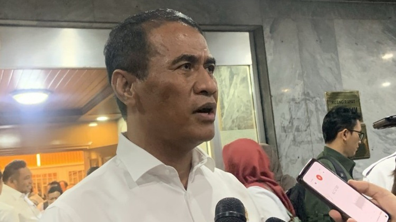 Harga Daging Ayam dan Sapi Kerap Naik Jelang Lebaran, Mentan: Biarin Lah, Peternak Kita Enggak Punya THR
            - galeri foto