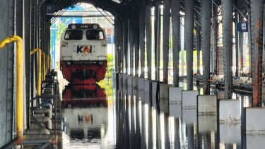 Banjir Masih Rendam Rel Kereta Api antara Stasiun Semarang Tawang hingga Alastua