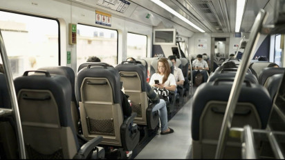 Hikmah Ramadhan, KAI Bandara Perbolehkan Penumpang Berbuka Puasa di Dalam Kereta