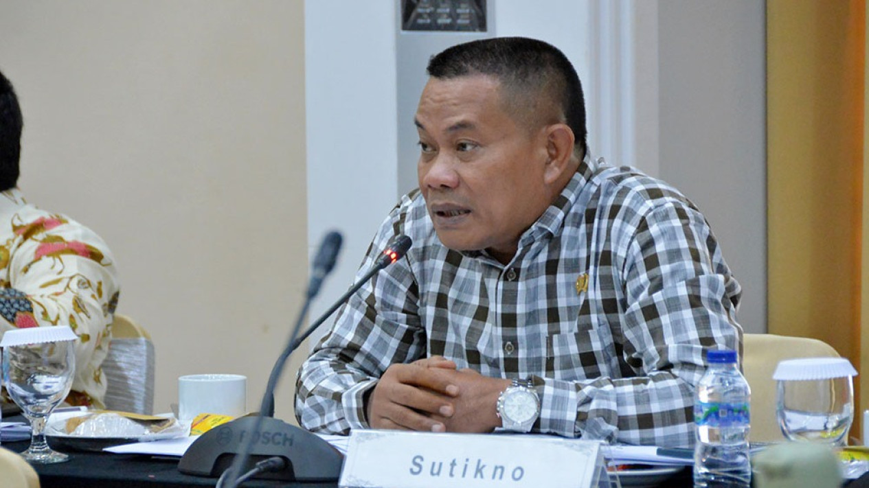 Kritikan Menohok Terhadap Kinerja Heru Budi, DPRD DKI Jakarta : Zaman Anies Baswedan Enggak Antri Pangan
            - galeri foto