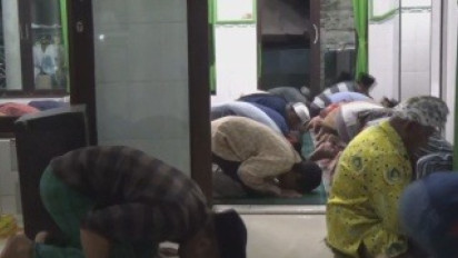 Shalat Tarawih Tercepat di Masjid Nurul Iman Jombang, 20 Rakaat Hanya 10 Menit Saja
