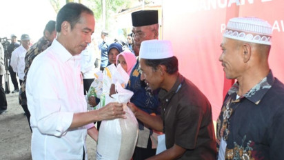 Berkunjung ke Padang Lawas, Presiden Jokowi Bagikan Bantuan Pangan