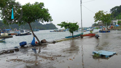 Banjir di Pesisir Pantai Selatan Malang, Wisata Tetap Buka, Ini Himbauan Pemkab Malang