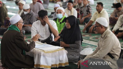 Pengelola Masjid Nasional Al-Akbar Surabaya Ungkap Fakta Meningkatnya Pembacaan Ikrar Mualaf Saat Ramadhan: Bisa 50-100 Orang