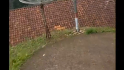 Viral Video Motor Terbang dan Nyangkut di Atas Genteng Rumah di Culamega Tasikmalaya, Netizen Spill Lokasinya Ternyata Memang..